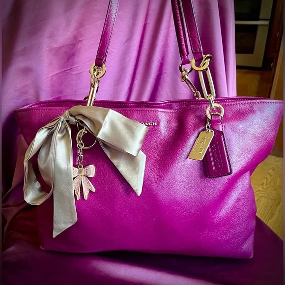 COACH Pebbled Leather Tote Shoulder Bag Magenta Pink Gold Hardware - 2 Hang Tags - Picture 1 of 14